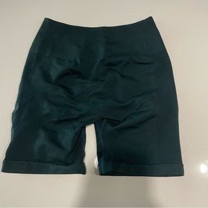 Aurola scrunch shorts